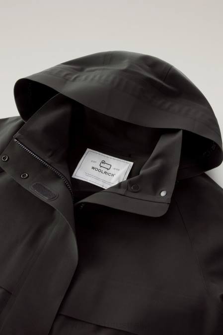 Woolrich Women Tech Commuting Short Hooded Jacket in Stretch Nylon Black Clothing J02616