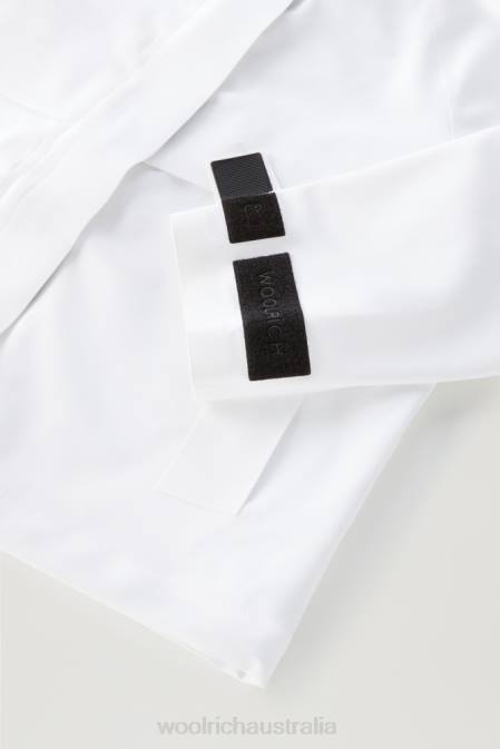 Woolrich Women Tech Commuting Short Hooded Jacket in Stretch Nylon Bright White Clothing J02677