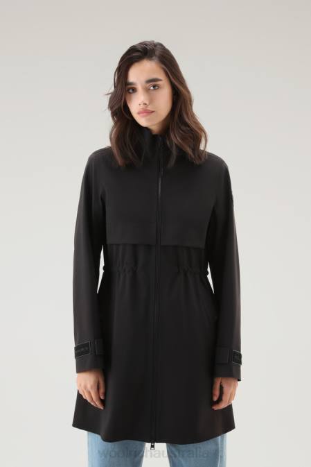 Woolrich Women Pequea Coat in Stretch Nylon Black Clothing J02672