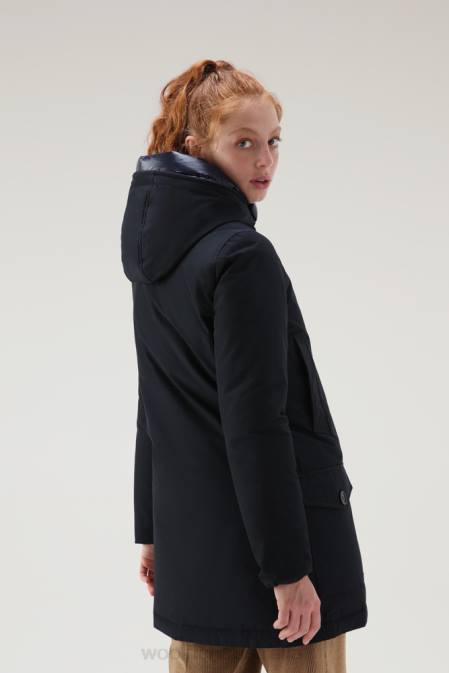 Woolrich Women Arctic Parka in Ramar Cloth with Four Pockets Dark Navy Clothing J026364