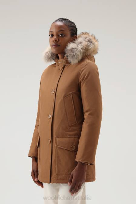 Woolrich Women Arctic Parka in Ramar Cloth with Four Pockets and Detachable Fur Dark Camel Clothing J026363