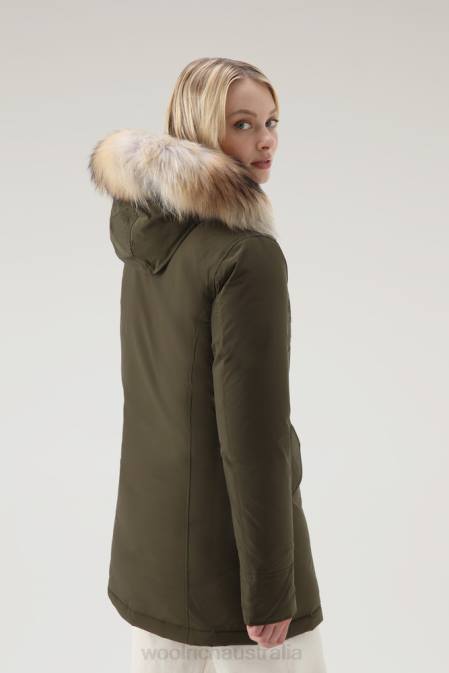 Woolrich Women Arctic Parka in Urban Touch with Detachable Fur Dark Green Clothing J026280