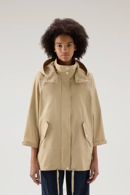 Woolrich Women Summer Windbreaker in Urban Touch with Detachable Hood Feather Beige Clothing J026114