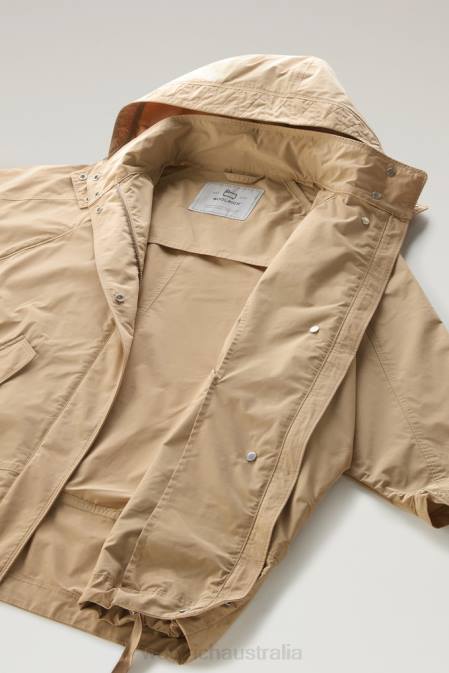 Woolrich Women Summer Windbreaker in Urban Touch with Detachable Hood Feather Beige Clothing J026114