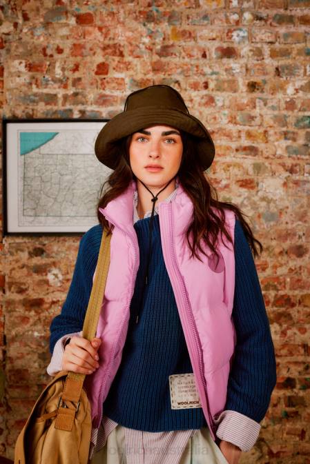 Woolrich Women Quilted Vest in Eco Taslan Nylon Smoky Rose Clothing J026180